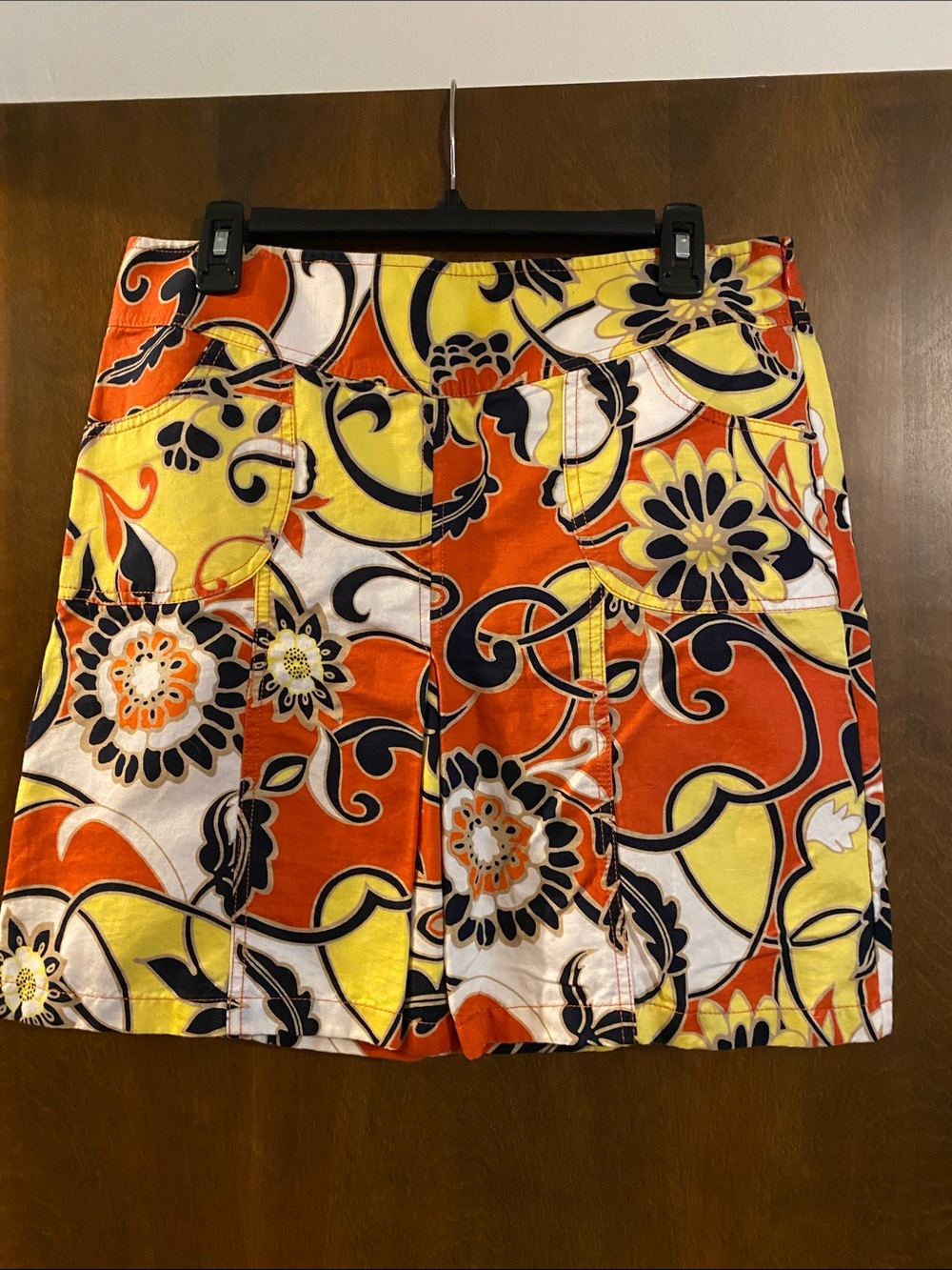 ANN TAYLOR vintage colorful floral skirt. Hidden side zipper. 1970’s retro vibe!